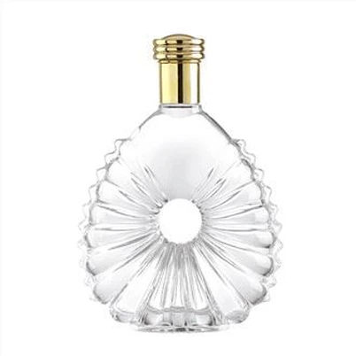 Átlátszó whisky palack