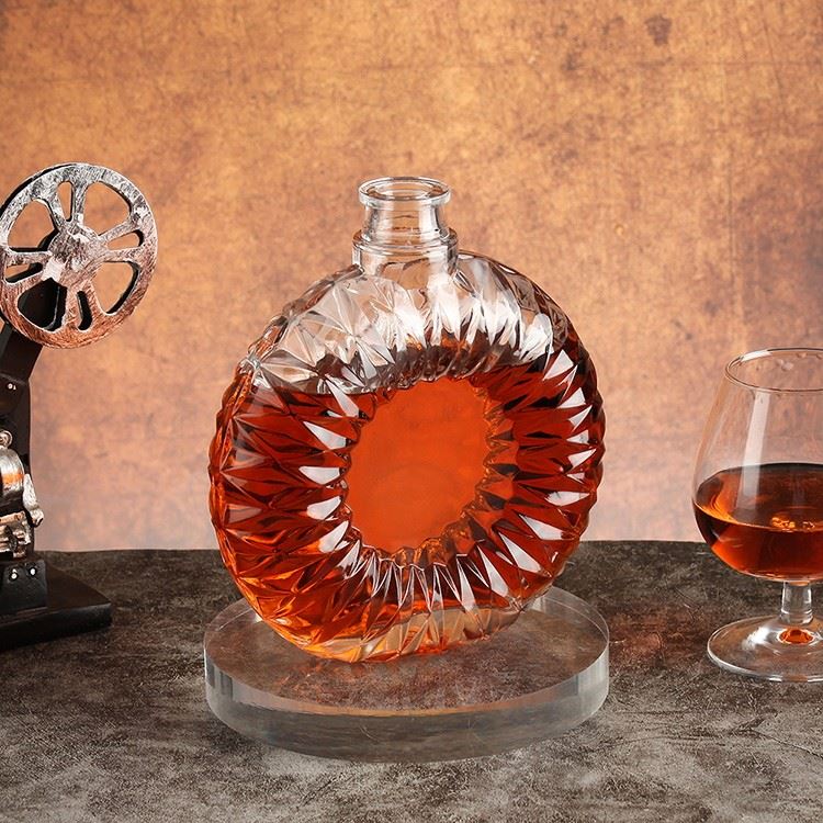 Square 700ml Glass Bottle With Engraved Ridges