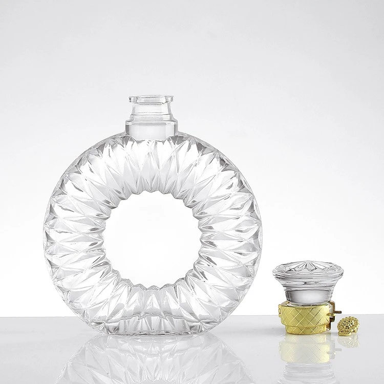 Square 700ml Glass Bottle With Engraved Ridges